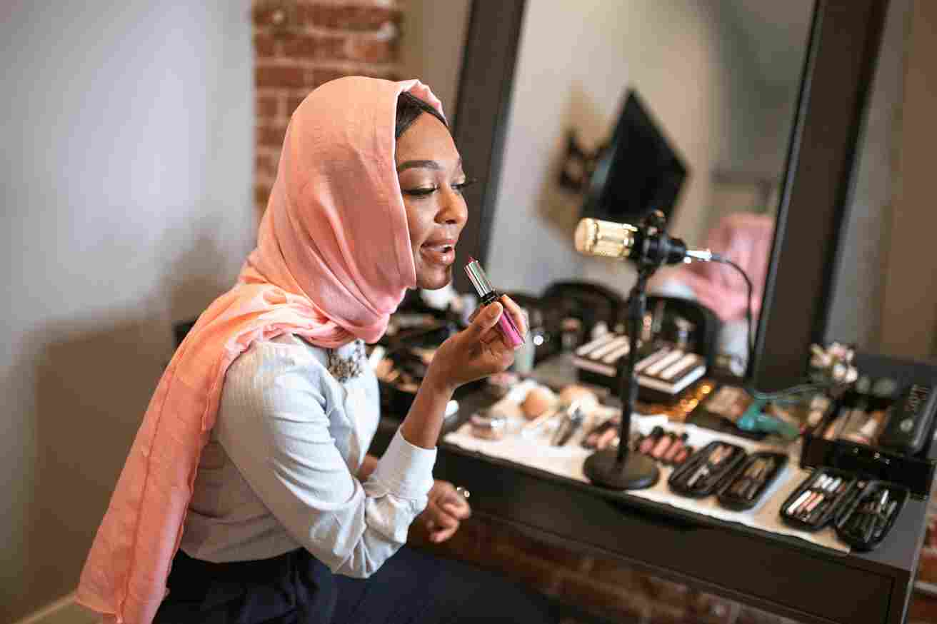 I will create bold glam or editorial makeup looks for music videos and influencers